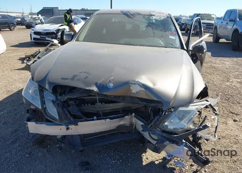 2010 Mercedes-Benz E 350 z USA, uszkodzony, nr VIN WDDHF5GB2AA211305